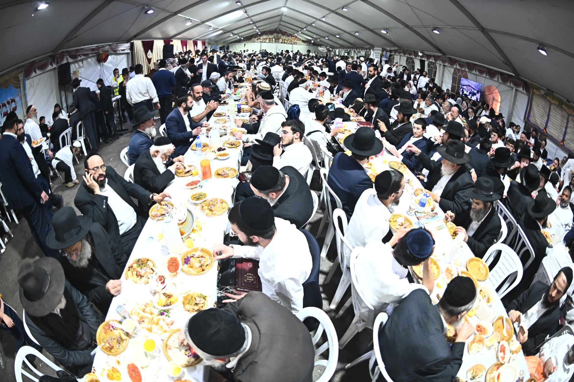 The grand seudah at the Tent of the Kingdom of Rashbi in Meron